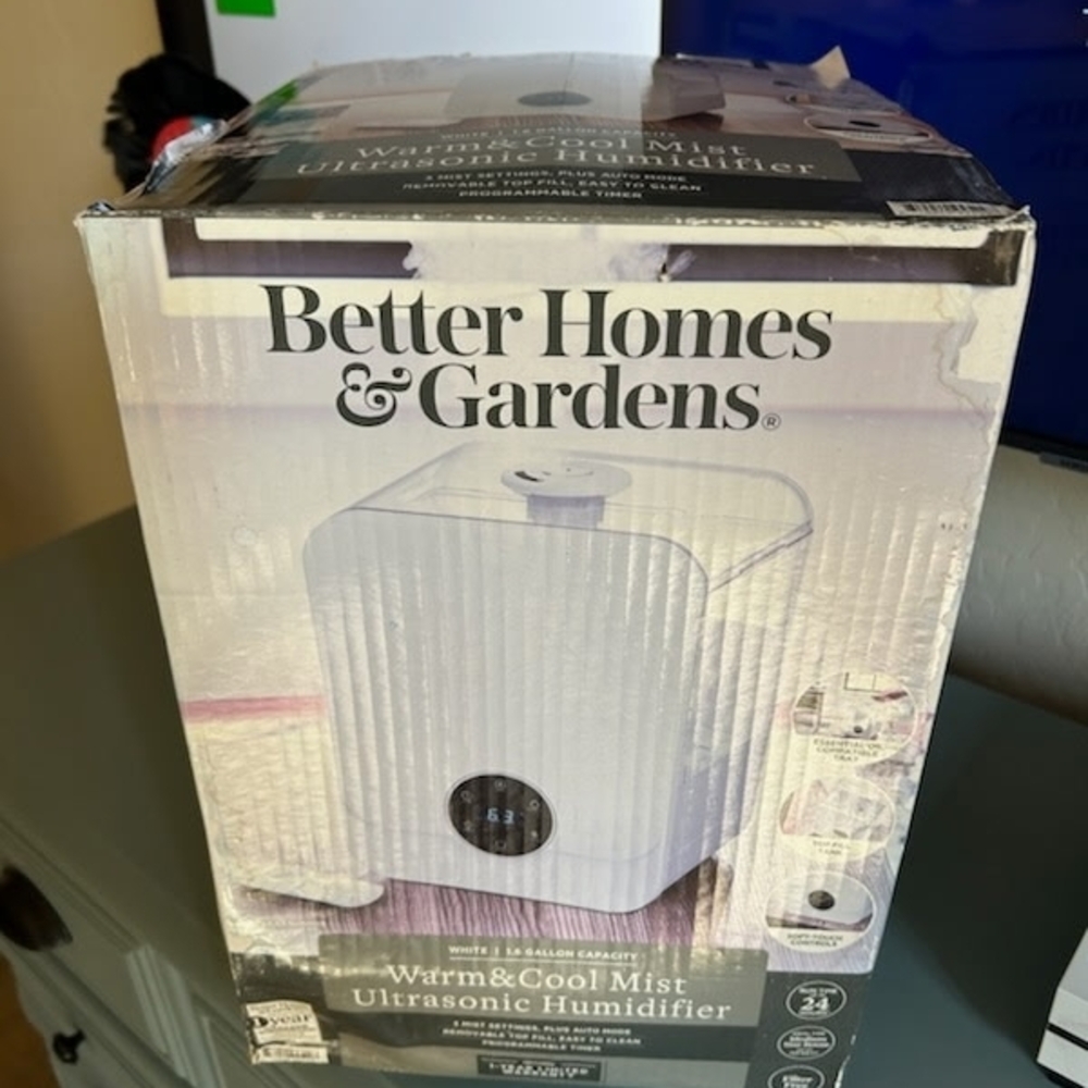 White Humidifier with Remote Control - Picture 3 of 3
